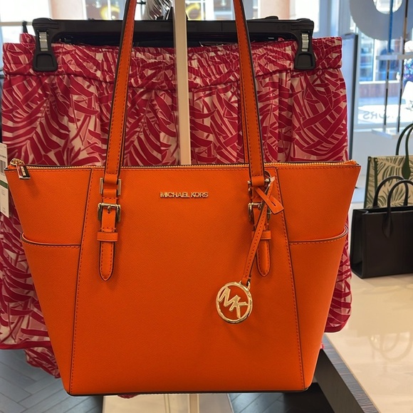 MICHAEL KORS
Jet Set Large Crossgrain Leather Top-Zip Charlotte Tote Shoulder - Picture 6 of 16